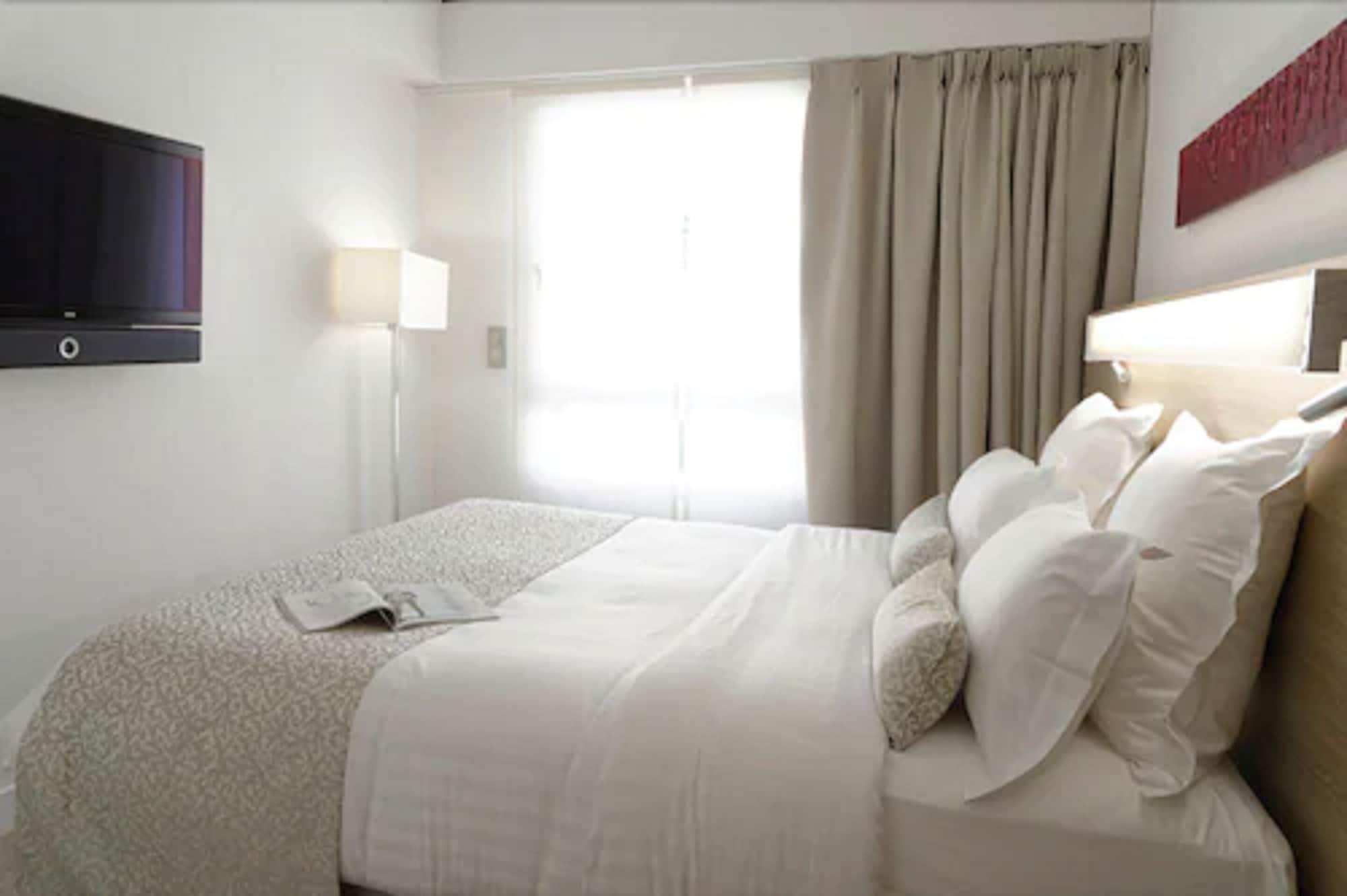 Alma Marceau 4* Paris